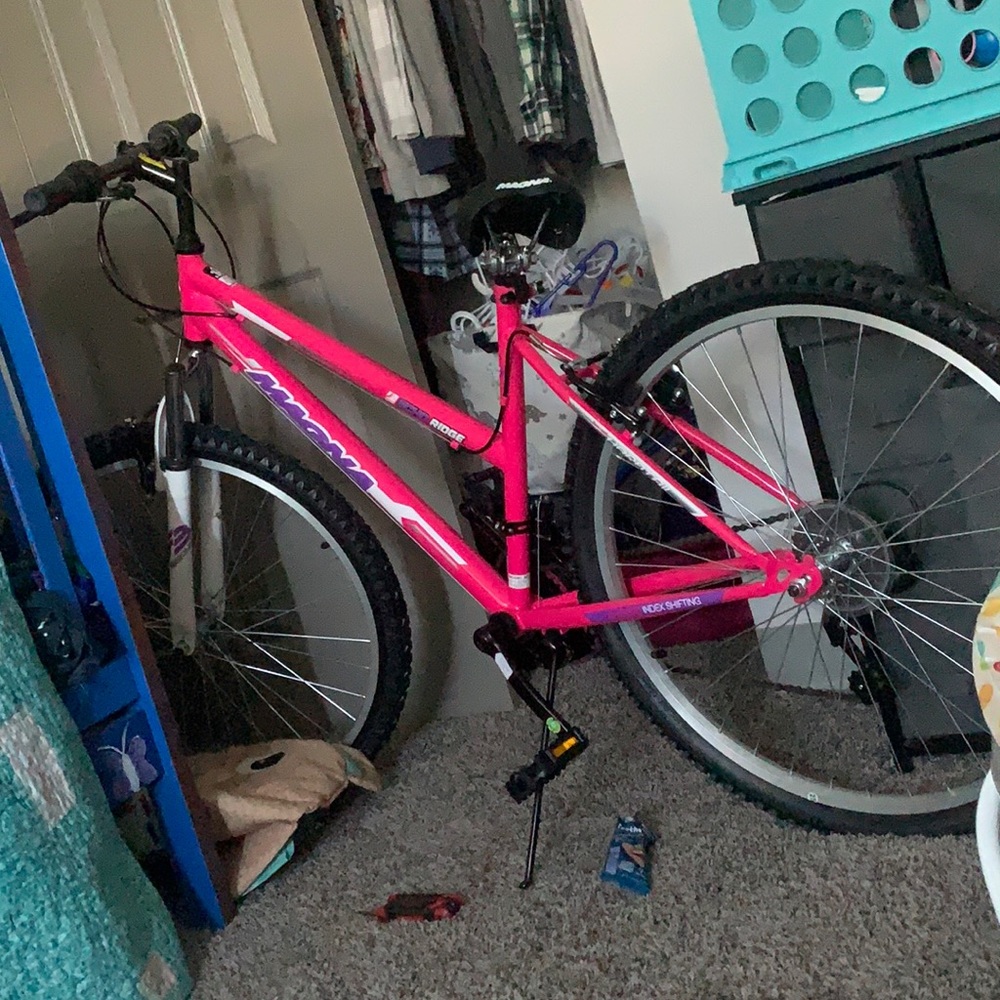 Bike never used , was given to me as a gift but it’s way to big .